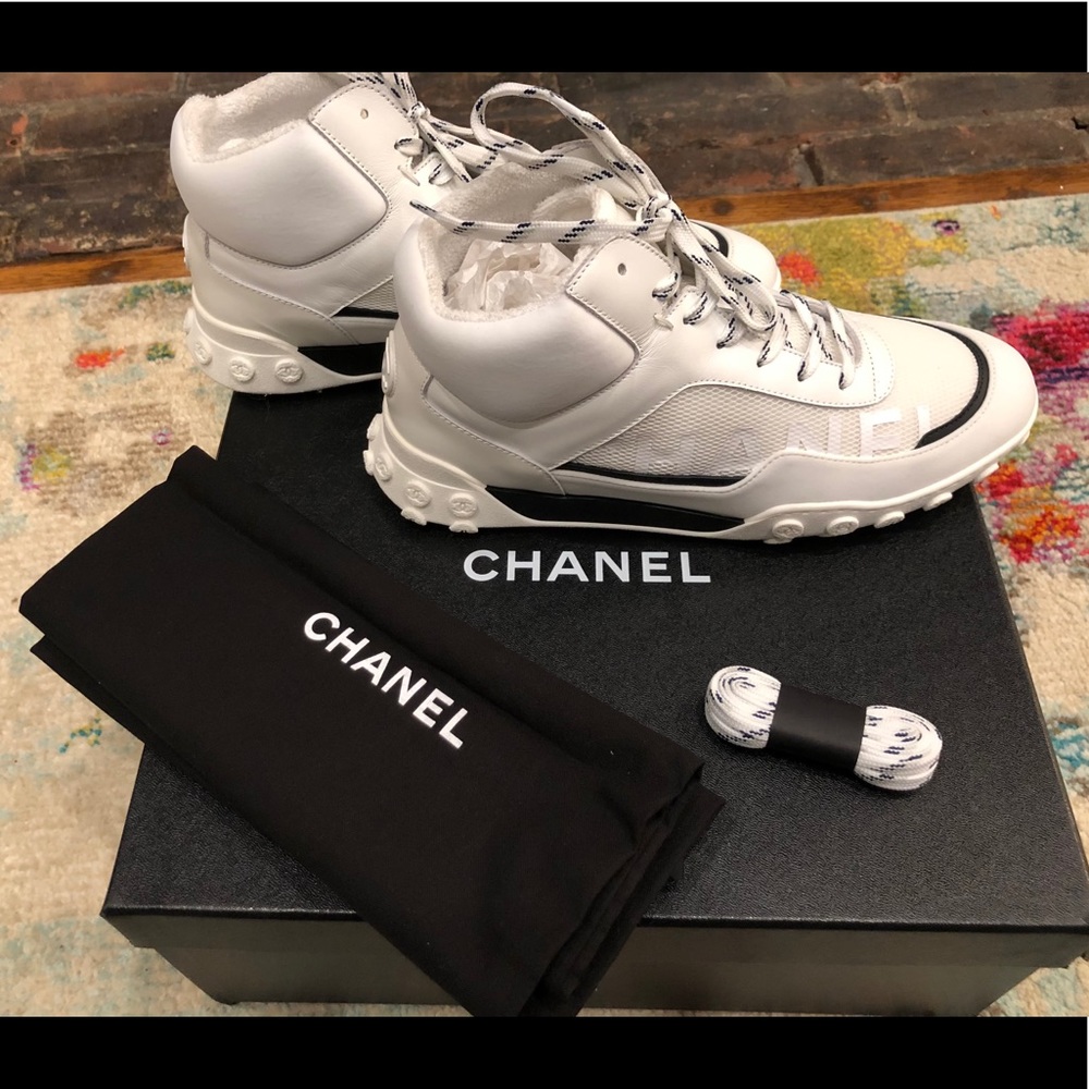 CHANEL Sneakers